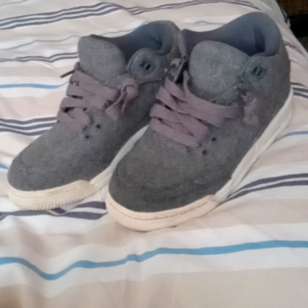 Air Jordan 3 Retro boys sneakers